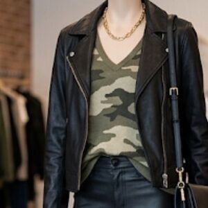 Women’s Mystree Heather Gray Lightweight Knit Top- size medium